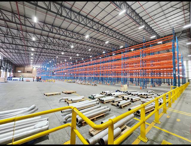 14,590M² WAREHOUSE TO LET IN NORTH RIDING